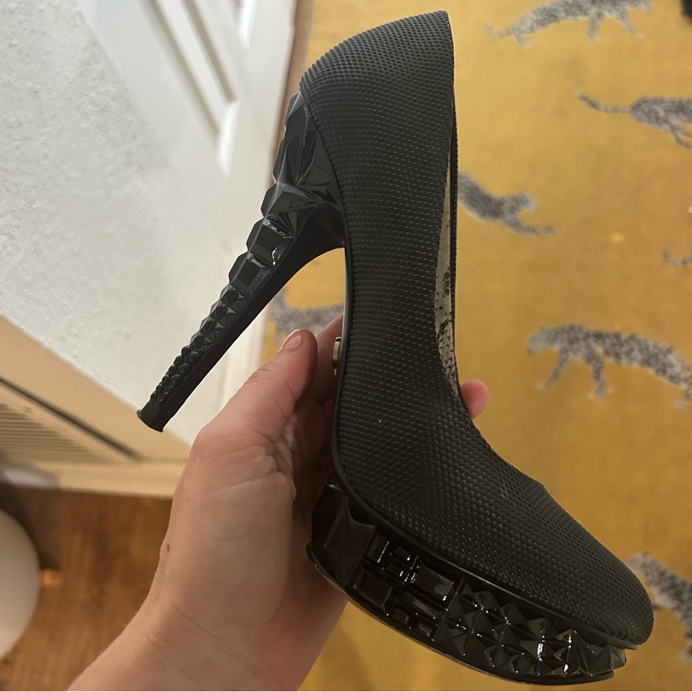 Rachel Roy high heel - Used clearly, but still fabulous and iconic shoes!